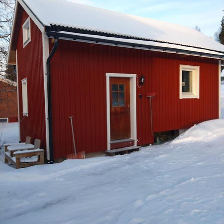 Nyrenoverad Charmig Gaeststuga Med Sovloft I Jaerpen Jarpen 외부 사진