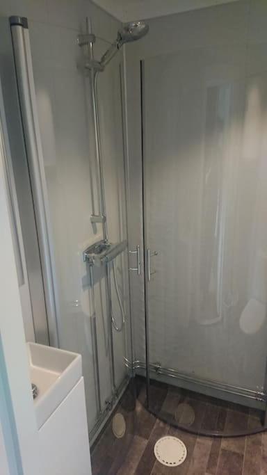 Nyrenoverad Charmig Gaeststuga Med Sovloft I Jaerpen Jarpen 외부 사진