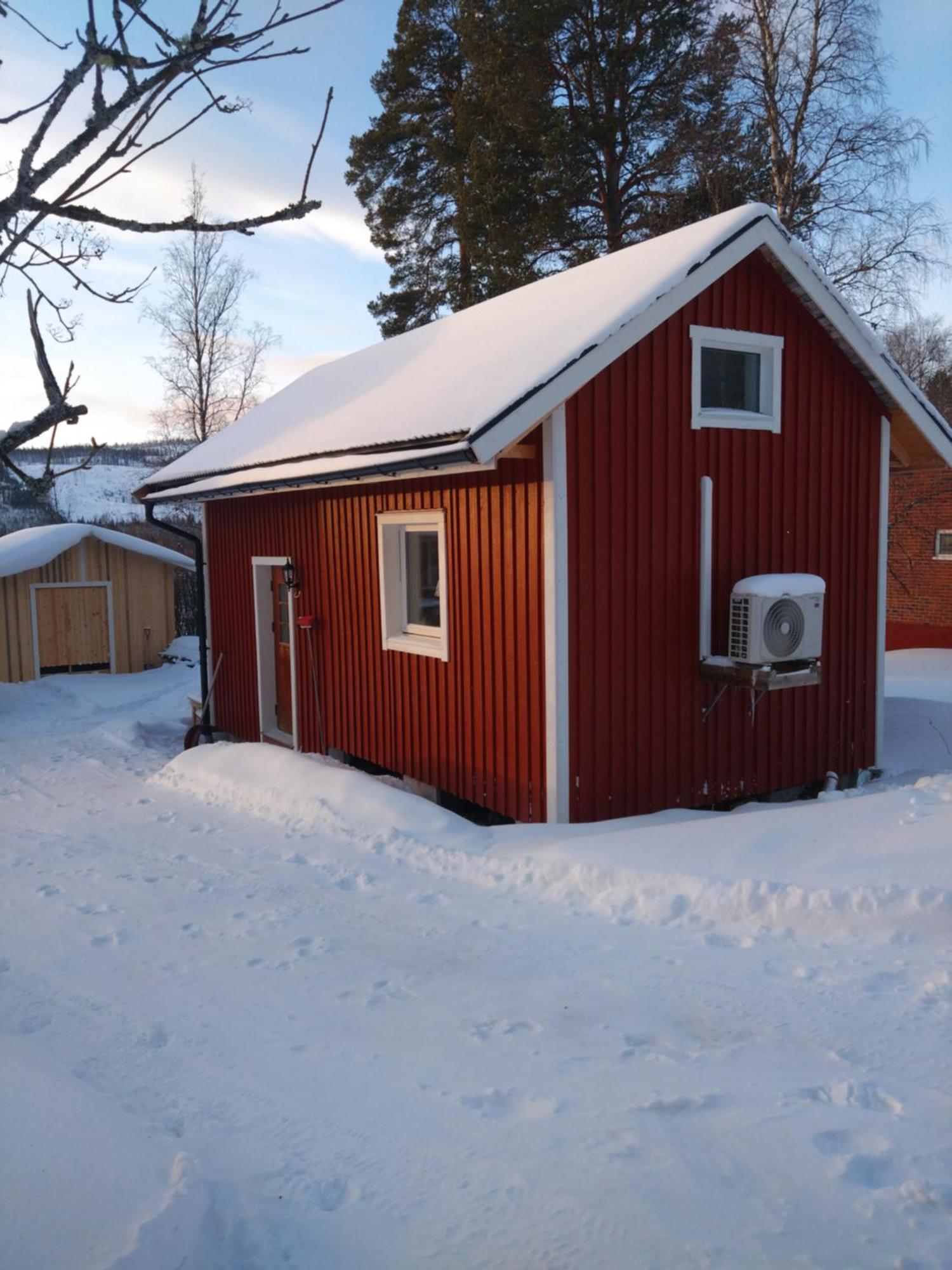 Nyrenoverad Charmig Gaeststuga Med Sovloft I Jaerpen Jarpen 외부 사진